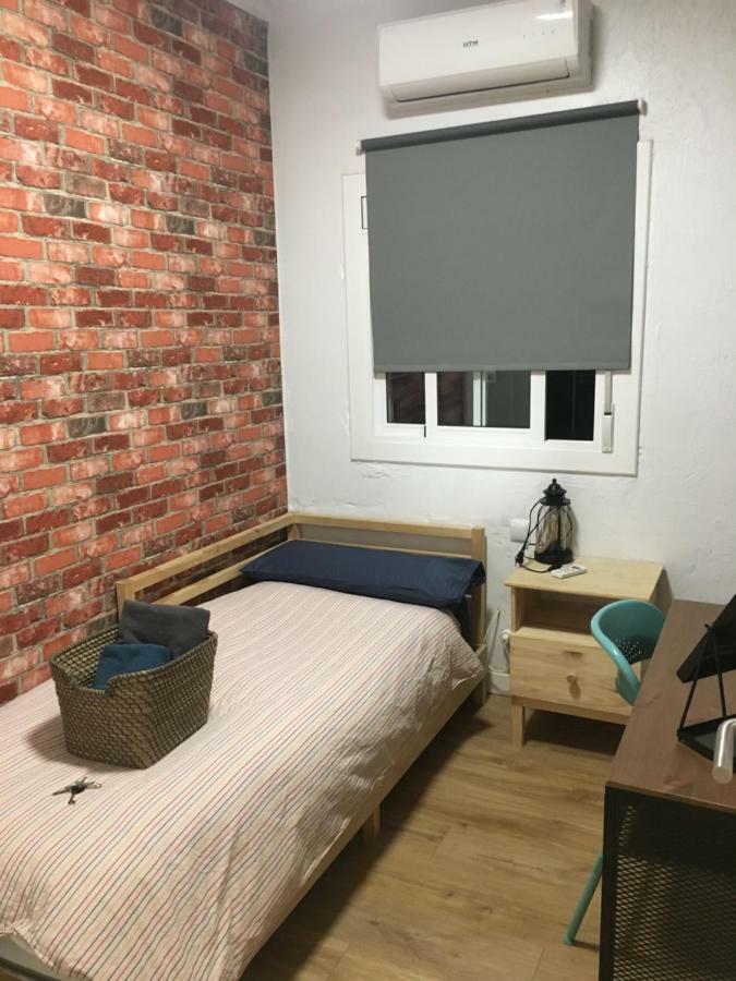 Practical Room: Barcelona-Fira-Airport Л'Успіталет-да-Любрагат Екстер'єр фото