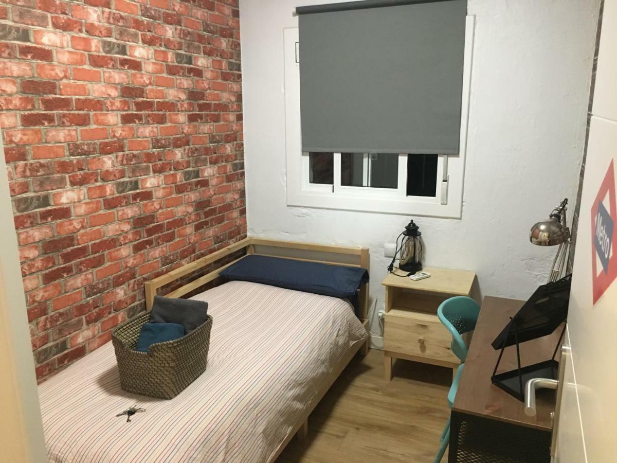 Practical Room: Barcelona-Fira-Airport Л'Успіталет-да-Любрагат Екстер'єр фото